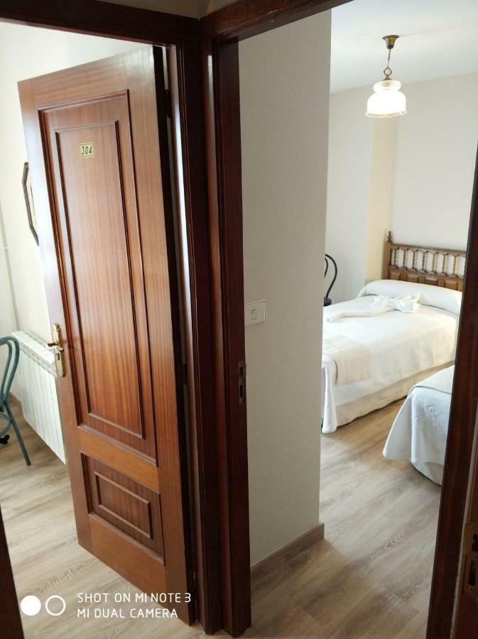 Pension Pura Cuntis Buitenkant foto